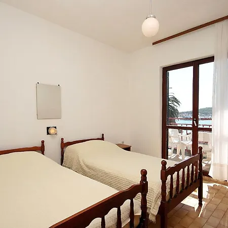 Daire Apartments By The Sea Rogoznica - 4660